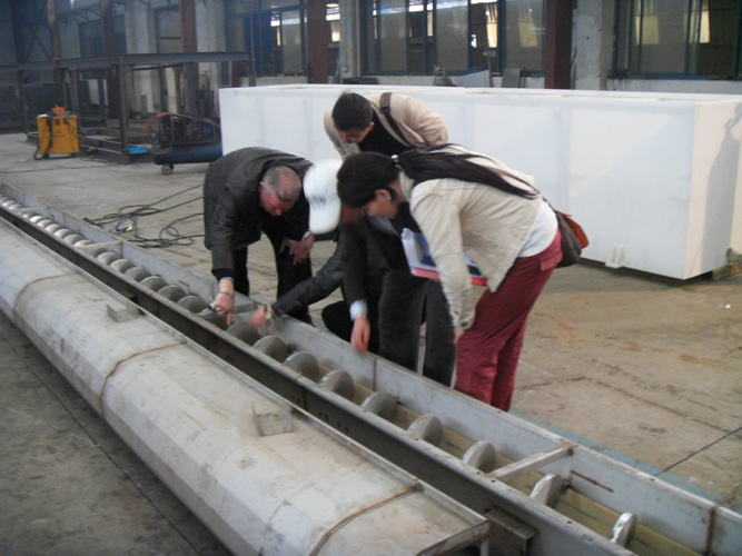 客戶現(xiàn)場驗(yàn)收設(shè)備螺旋輸送機(jī)