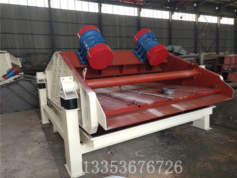 砂石料廠水洗砂直線脫水篩在使用時(shí)我們要注意哪些？1