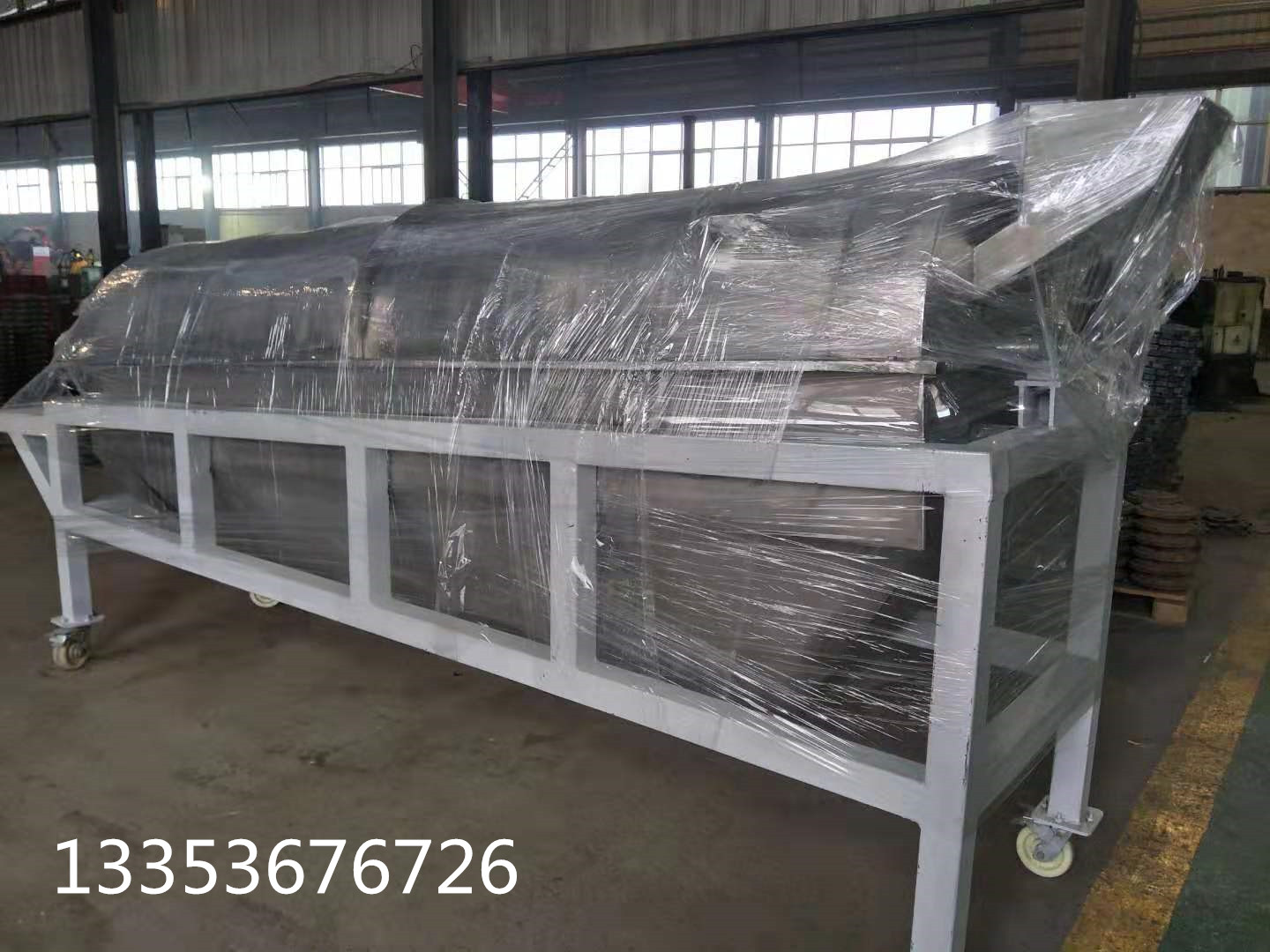 滾筒篩概述 滾筒篩是根據(jù)物料的顆粒大小進行分級處理的一種篩分設(shè)備，又被稱為滾筒篩分機，因工藝布置簡單，被廣泛應(yīng)用于礦山、建材、交通、能源、化工等行業(yè)的產(chǎn)品分級。常用在中、細粒物料的分級篩分。