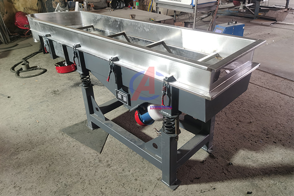 土豆使用直線篩進(jìn)行分級(jí)